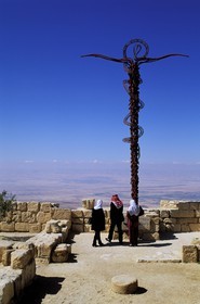 Jordanie, gouvernorat de Madaba, Le Bâton de Moïse aussi appelé le Serpent de Brazen, sculpture de l' artiste Giovanni Fantoni en haut du Mont Nébo
