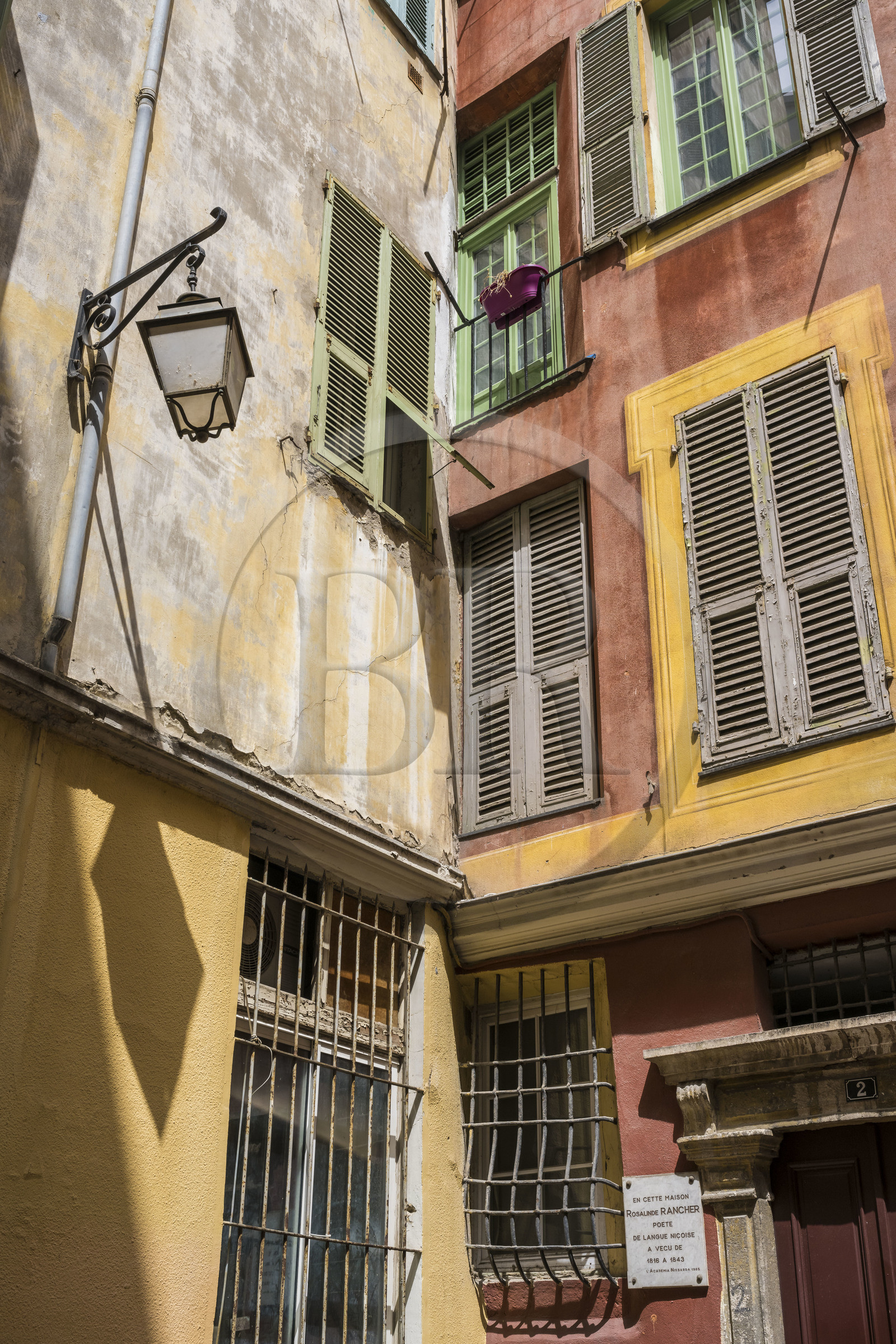 France, Alpes-Maritimes (06), Nice classée Patrimoine Mondial de l'UNESCO, le Vieux Nice, immeuble de la Place Vieille