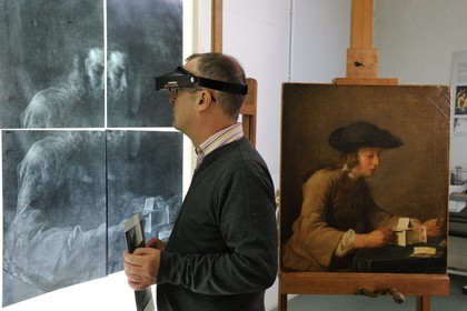 France, Paris (75), Laboratoire du Centre de recherche et de restauration des musées de France (C2RMF), Bruno Mottin conservateur, tableau le Château de Cartes (1737) du peintre Chardin