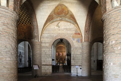 France, Saône et Loire (71), abbaye de Tournus, l'église Saint-Philibert, avant nef