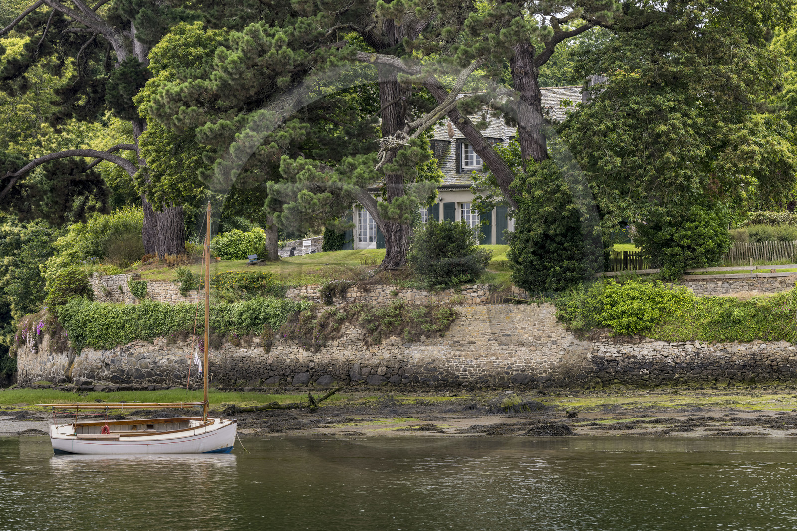 France, Finistère (29), Pays des Abers, Aber Wrac'h, Lannilis, belle maison en bordure du Port de Paluden