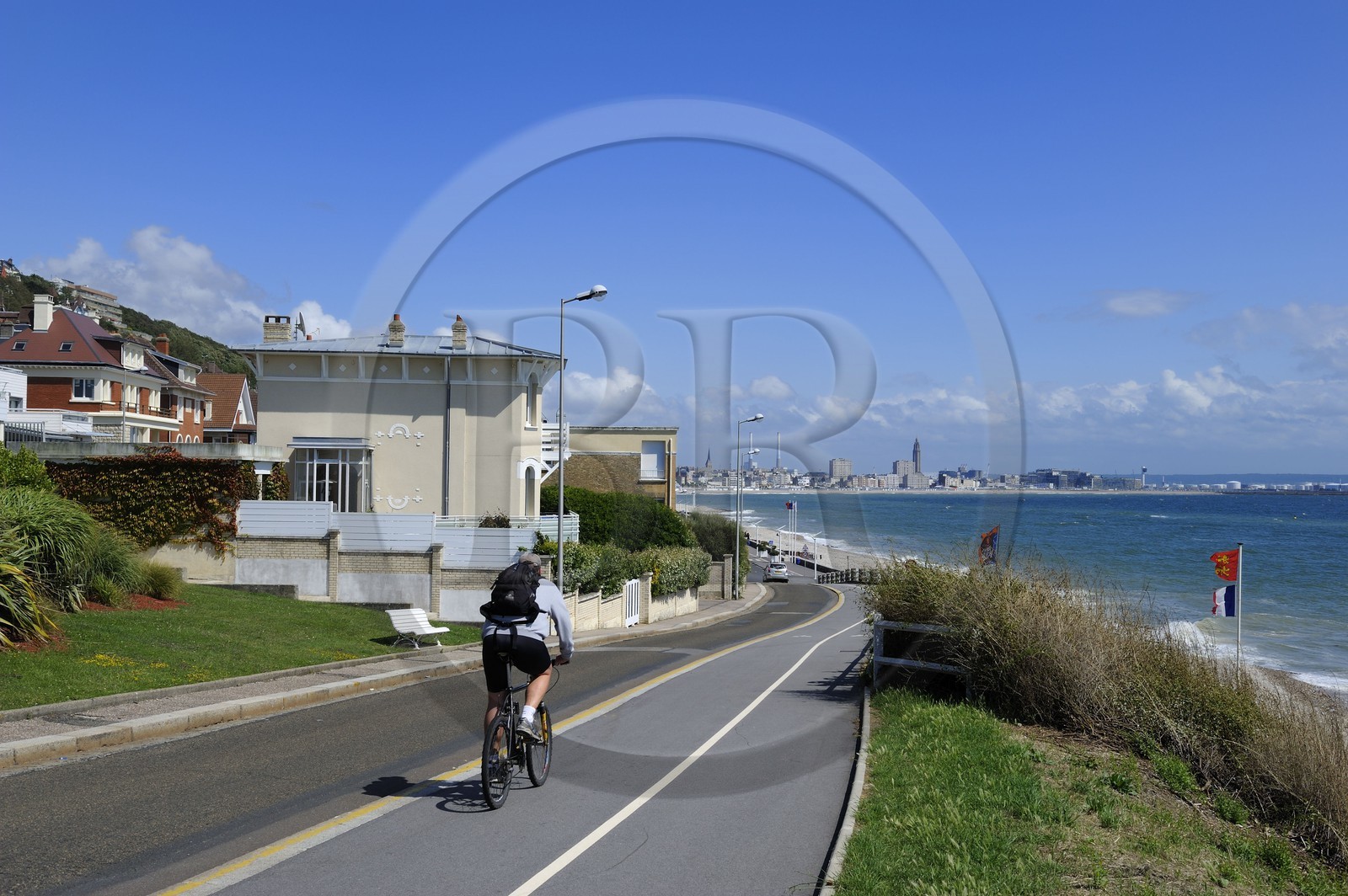 France, Seine-Maritime (76), la commune de Sainte-Adresse prolonge Le Havre par la côte, villas modernes