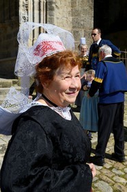 France, Finistère (29), Locronan, procession de la petite Troménie, costume traditionnel breton