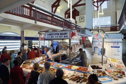 France, Pyrénées-Atlantiques (64), Pays-Basque, Biarritz, le marché couvert des Halles, la halle des poissonniers