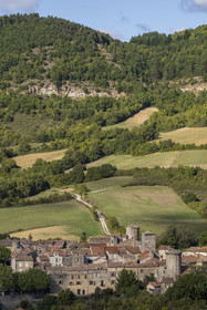 France, Aveyron (12), Causses et les Cévennes, paysage culturel de l'agro-pastoralisme méditerranéen, classés Patrimoine Mondial de l'UNESCO, Sainte-Eulalie-de-Cernon sur la route de Saint-Jacques-de-Compostelle
