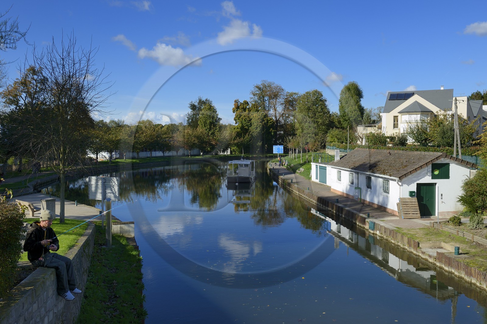 France, Seine-et-Marne (77), Claye-Souilly, le petit port du canal de l'Ourcq