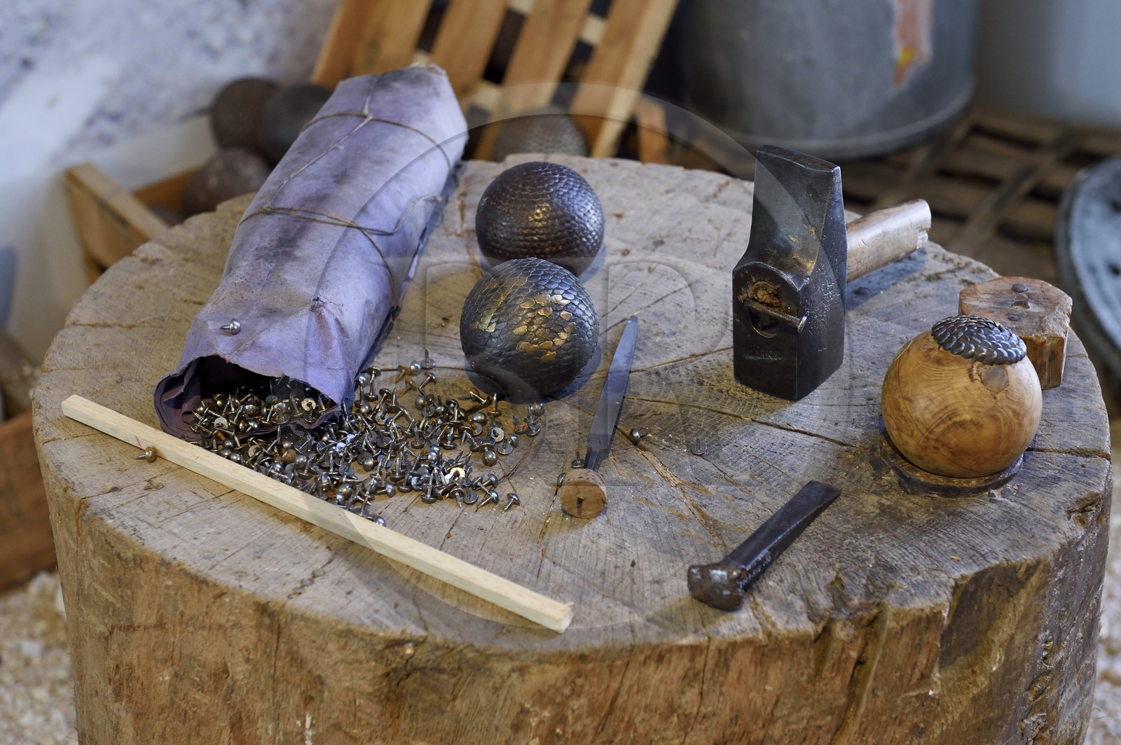 France, Var (83), Parc Naturel Régional du Verdon, village de Aiguines, Musée des tourneurs sur bois, boules cloutées en racine de buis ancêtres des boules de pétanque