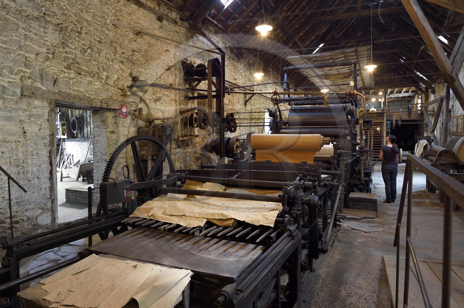 France, Dordogne (24), Périgord Noir, Payzac, ancienne Papeterie de Vaux, Ecomusée Européen du papier de paille, piles hollandaises et cylindres chauffants, la production de la papeterie de Vaux consistait en la fabrication de papier de paille de seigle, principalement utilisé dans l'alimentation et l'emballage