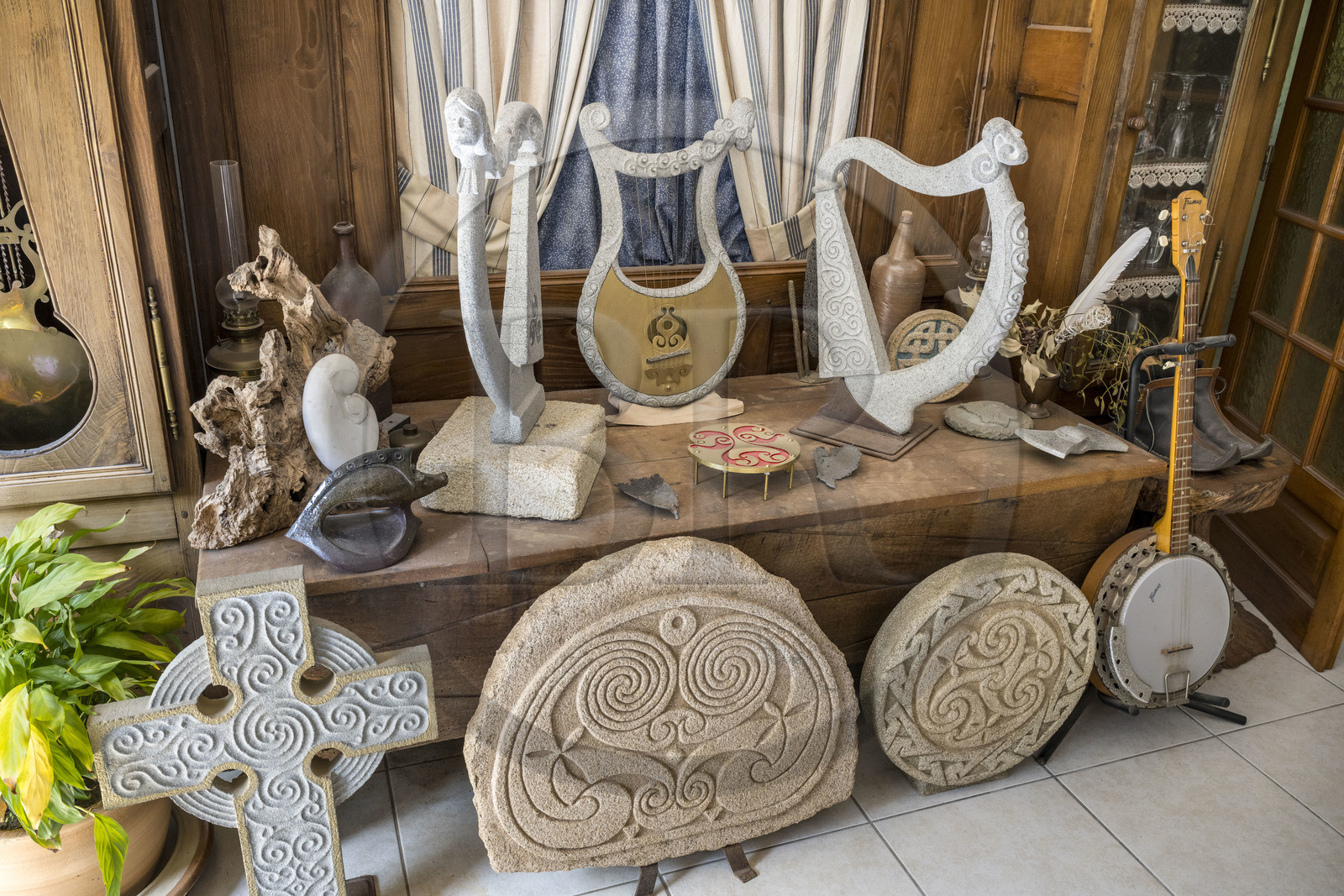 France, Morbihan, Locoal-Mendon, the sculptor and stonemason Gueho Patrick