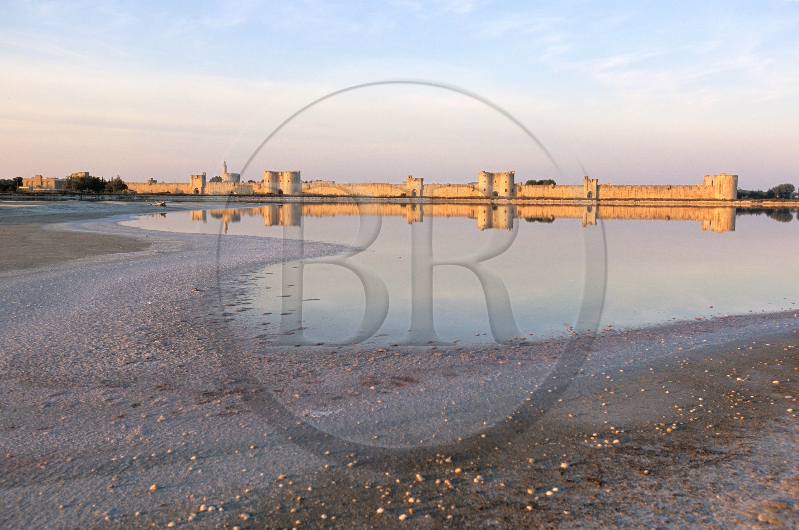 France, Gard, town of Aigues-Mortes, the walls of the city behind the pond