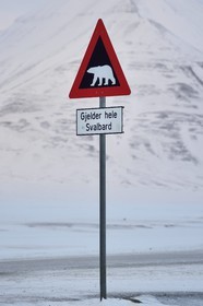 Norway, Svalbard, Spitzbergen, Adventdalen valley, warning sign of potential danger of presence of polar bear at the exit of Longyearbyen, Gjelder hele Svalbard applies to all of Svalbard