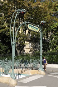France, Paris (75), place de l'Europe, station de métro de style Art Nouveau d'Hector Guimard