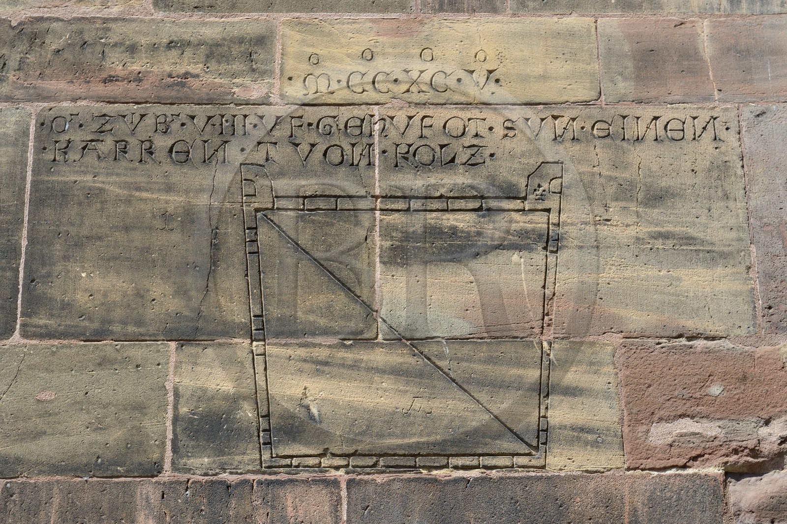 Allemagne, Bade-Wurtemberg, Fribourg en Brisgau, la cathédrale (Munster), gabarit pour la mesure du charbon au Moyen-age sur la façade extérieure