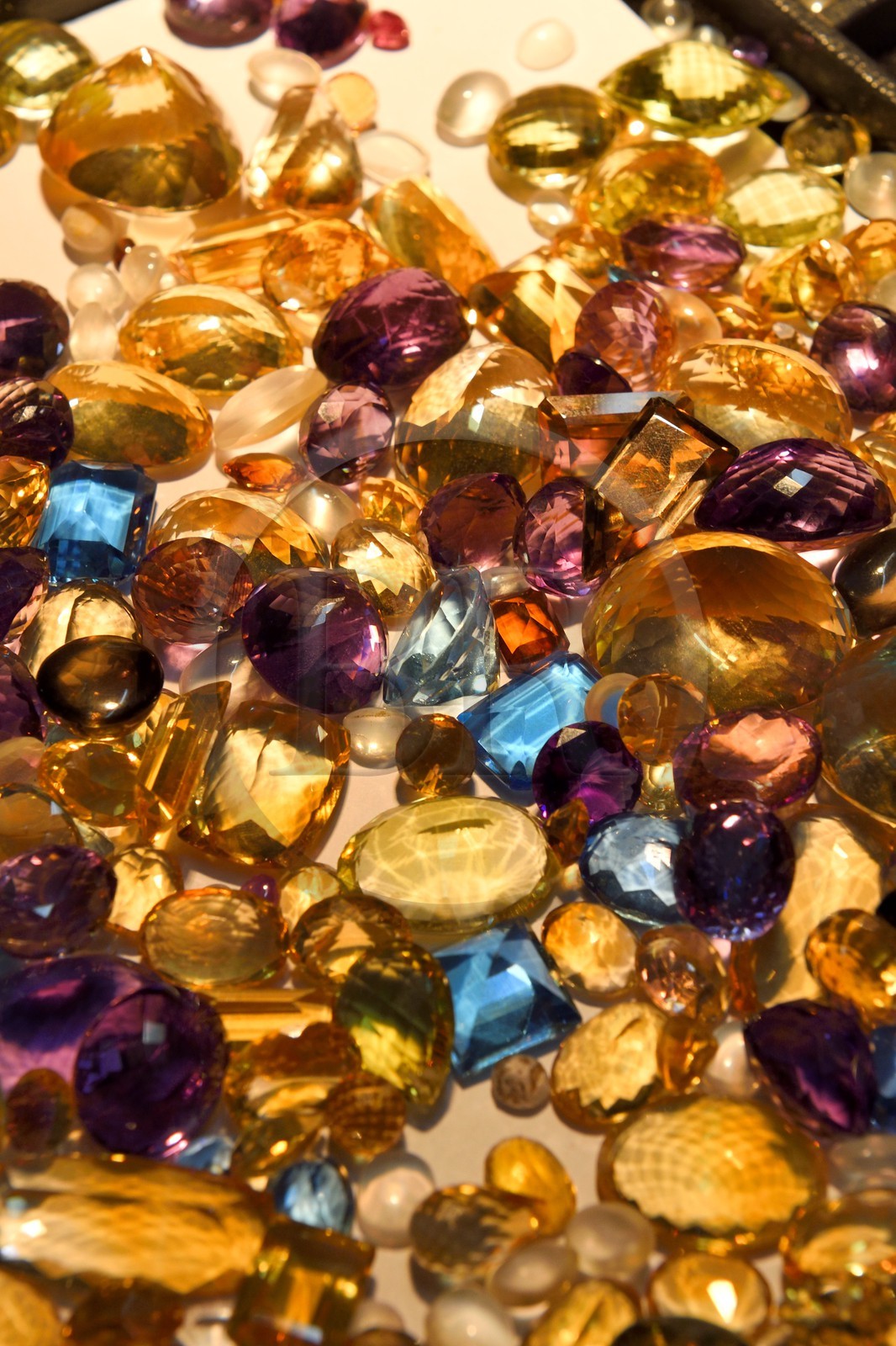 Sri Lanka, Sabaragamuwa Province, Ratnapura, Jem Bank, semi-precious stones (Sapphire, Ruby, Aquamarine, topaz, Amethyst, Garnet ...)