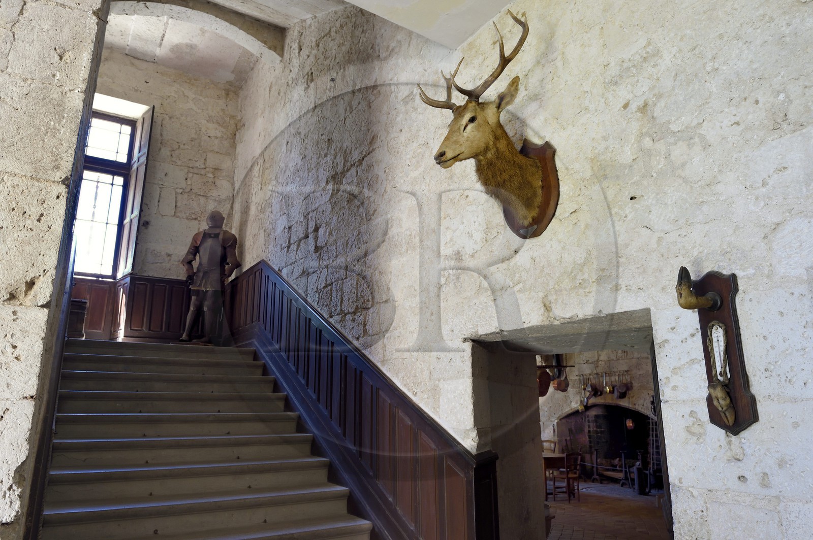 France, Dordogne (24), Ribagnac, chateau de Bridoire, le grand escalier