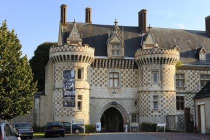 France, Eure-et-Loir (28), Bonneval, ancienne abbaye, porte fortifiée du XIIIème siècle