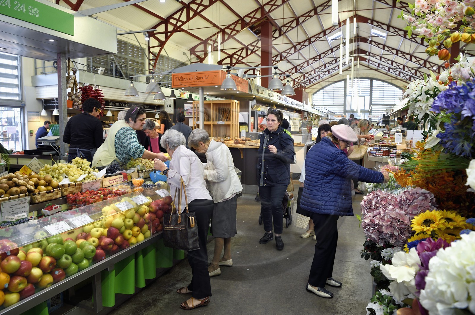 France, Pyrénées-Atlantiques (64), Pays-Basque, Biarritz, le marché couvert des Halles