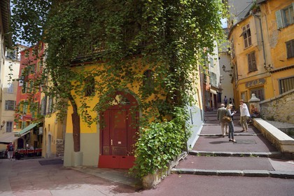 France, Alpes-Maritimes (06), Nice, vieille ville, la Maison de la Treille peinte par Raoul Dufy et la rue Saint-Augustin