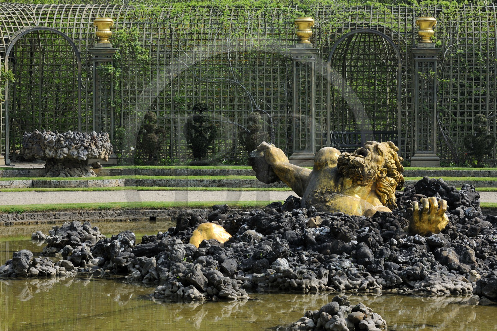 France, Yvelines (78), parc du château de Versailles, classé Patrimoine Mondial de l'UNESCO, le Bosquet de l'Encelade oeuvre de Marsy