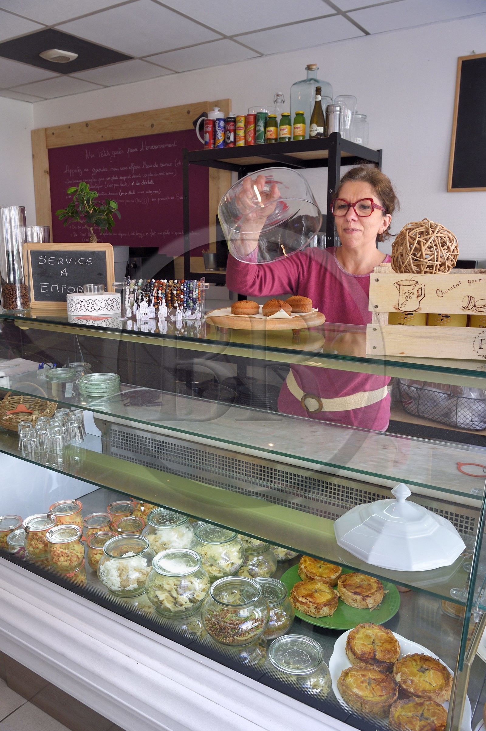 France, Charente-Maritime, Rochefort, organic restaurant La Petite Kabane