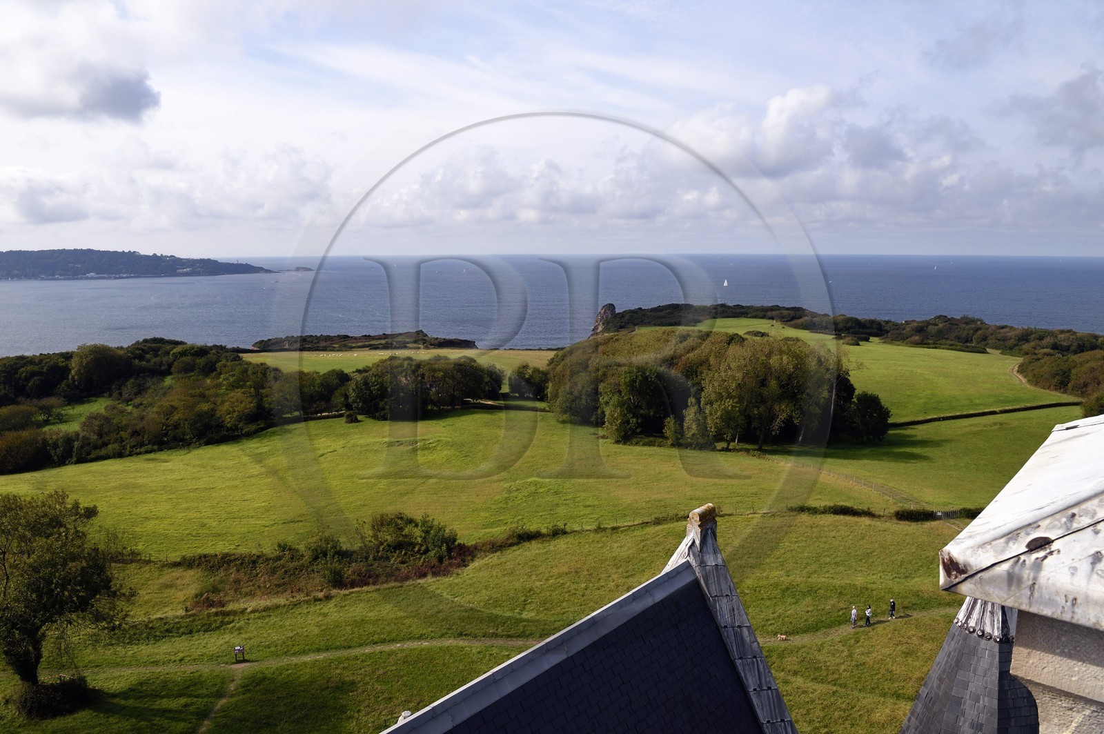 France, Pyrénées-Atlantiques (64), la côte du Pays-Basque, Hendaye, chateau d'Abbadia construit en 1870 par Eugène Viollet-le-Duc pour Antoine d'Abbadie d'Arrast, la pointe Sainte-Anne
