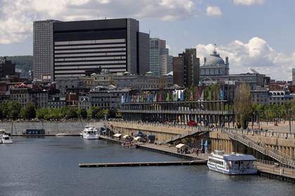 Canada, province de Québec, Montréal, quartier du Vieux-Montréal, la ville depuis le Vieux-Port