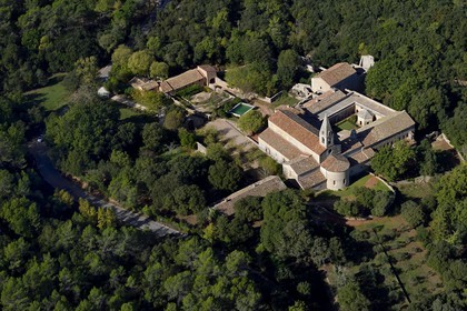 France, Var (83), Abbaye cistercienne du Thoronet (vue aérienne)
