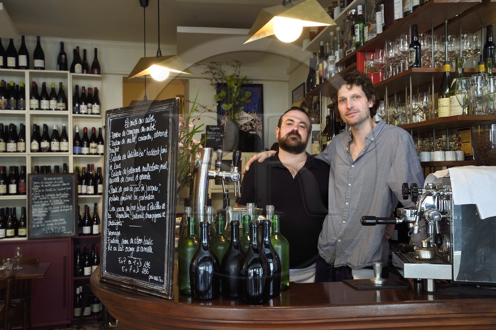 France, Paris (75), Les Arlots rue du Faubourg Poissonnière, le chef Thomas Brachet et Tristan Renoux à droite