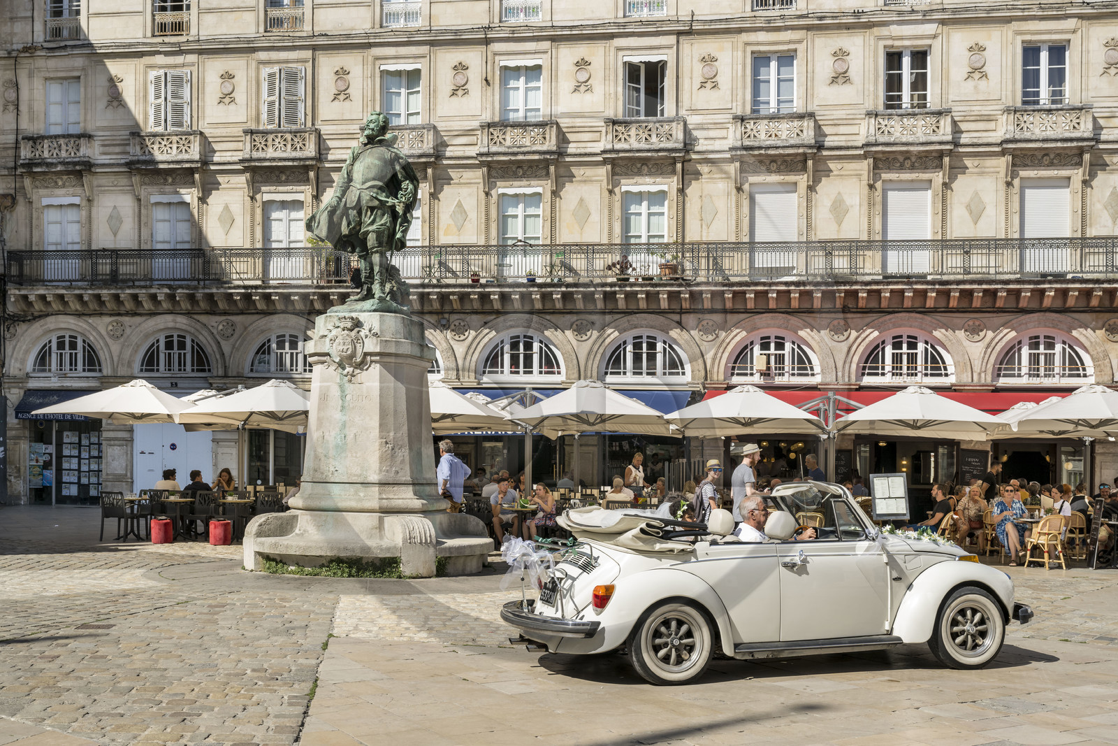 France, Charente Maritime, La Rochelle, Place de l'Hôtel de Ville, statue in memory of Jean Guiton, mayor of La Rochelle during the siege of 1628