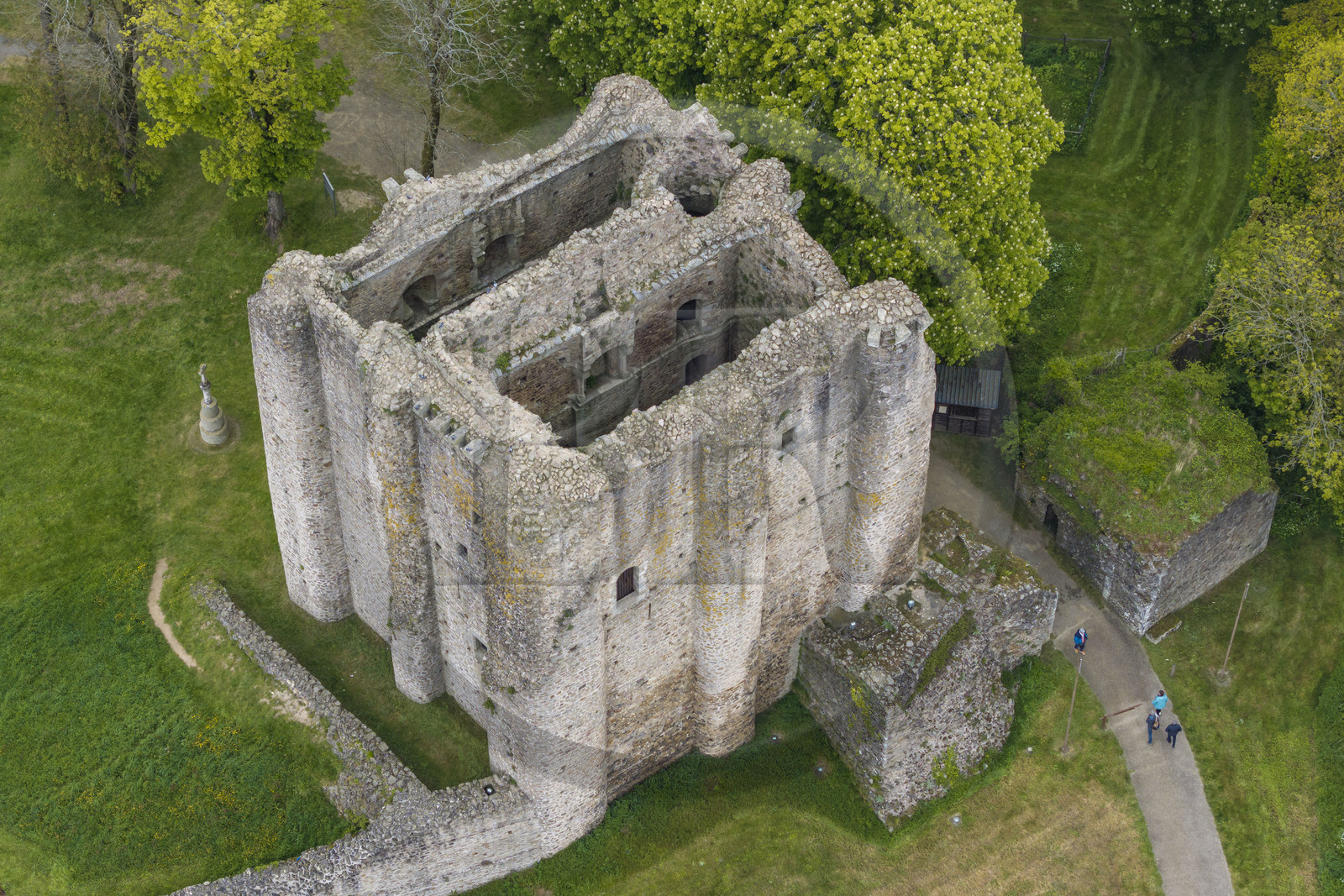 France, Vendée (85), Pouzauges, le chateau du 12ème siècle apporté en dot à Gilles de Rais par sa femme (vue aérienne)