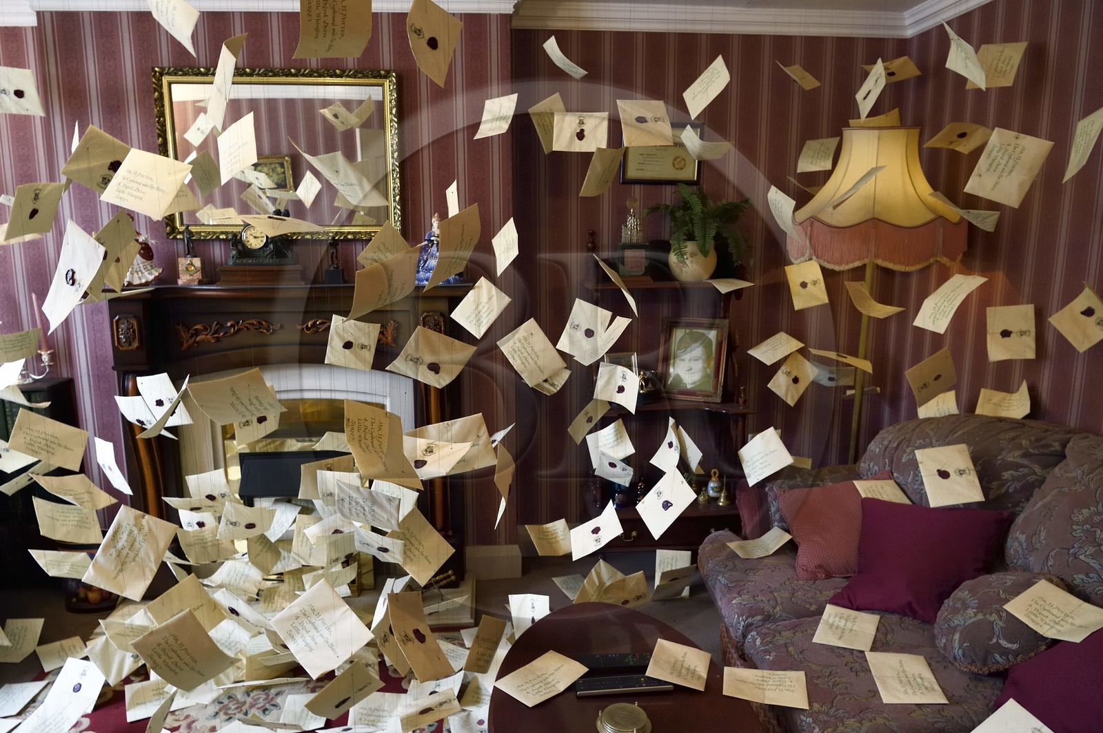 Royaume-Uni, Hertfordshire, Leavesden, Leavesden Film Studios, Harry Potter Studio Tour London, les coulisses du tournage des 8 films de Harry Potter, Privet drive 4, l'intérieur de la résidence de banlieue des Dursley, les lettres de Poudlard
