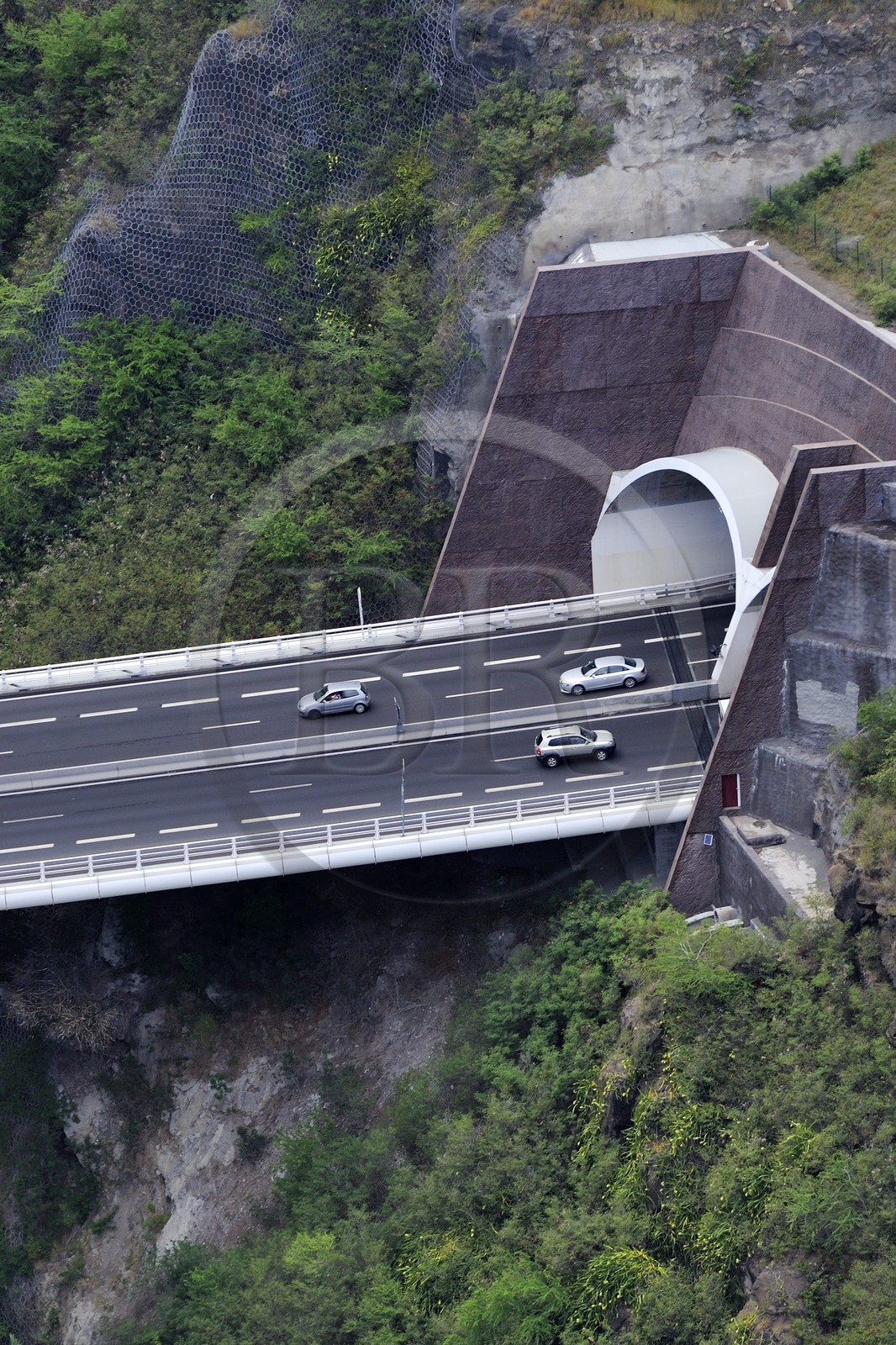France, île de la Réunion, côte ouest, Tranchée couverte de Saint-Paul sur la route des Tamarins (vue aérienne)