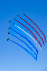 France, Bouches-du-Rhône (13), Salon-de-Provence, base aerienne 701, base de la Patrouille de France (PAF pour Patrouille acrobatique de France) de l'Armée de l'air et de l'espace française, les avions Alphajet volent en formation Grande flèche