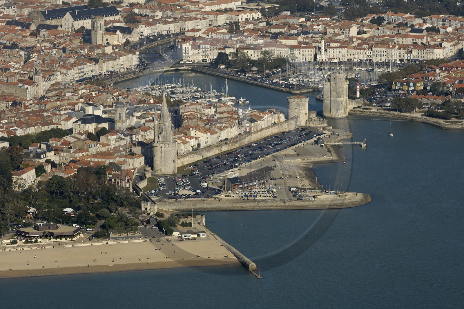 France, Charente-Maritime (17), port et avant-port de La Rochelle  (vue aérienne)