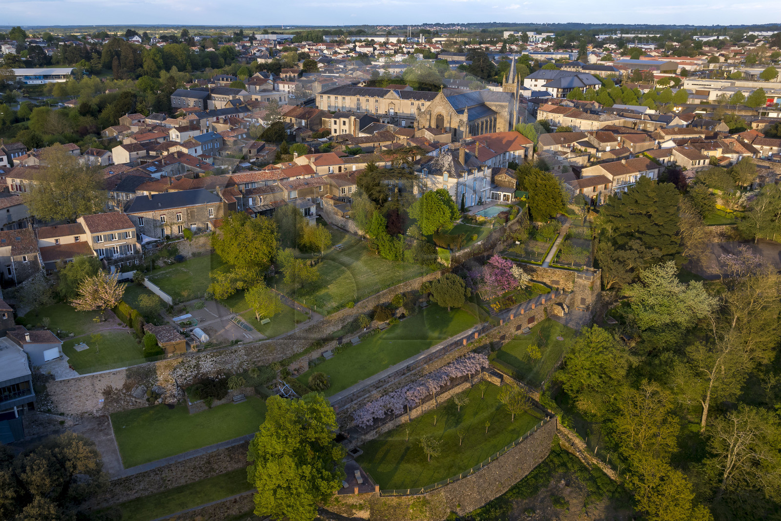 France, Vendée (85), Mortagne-sur-Sèvre, les terrasses du jardin de la Cure (vue aérienne)