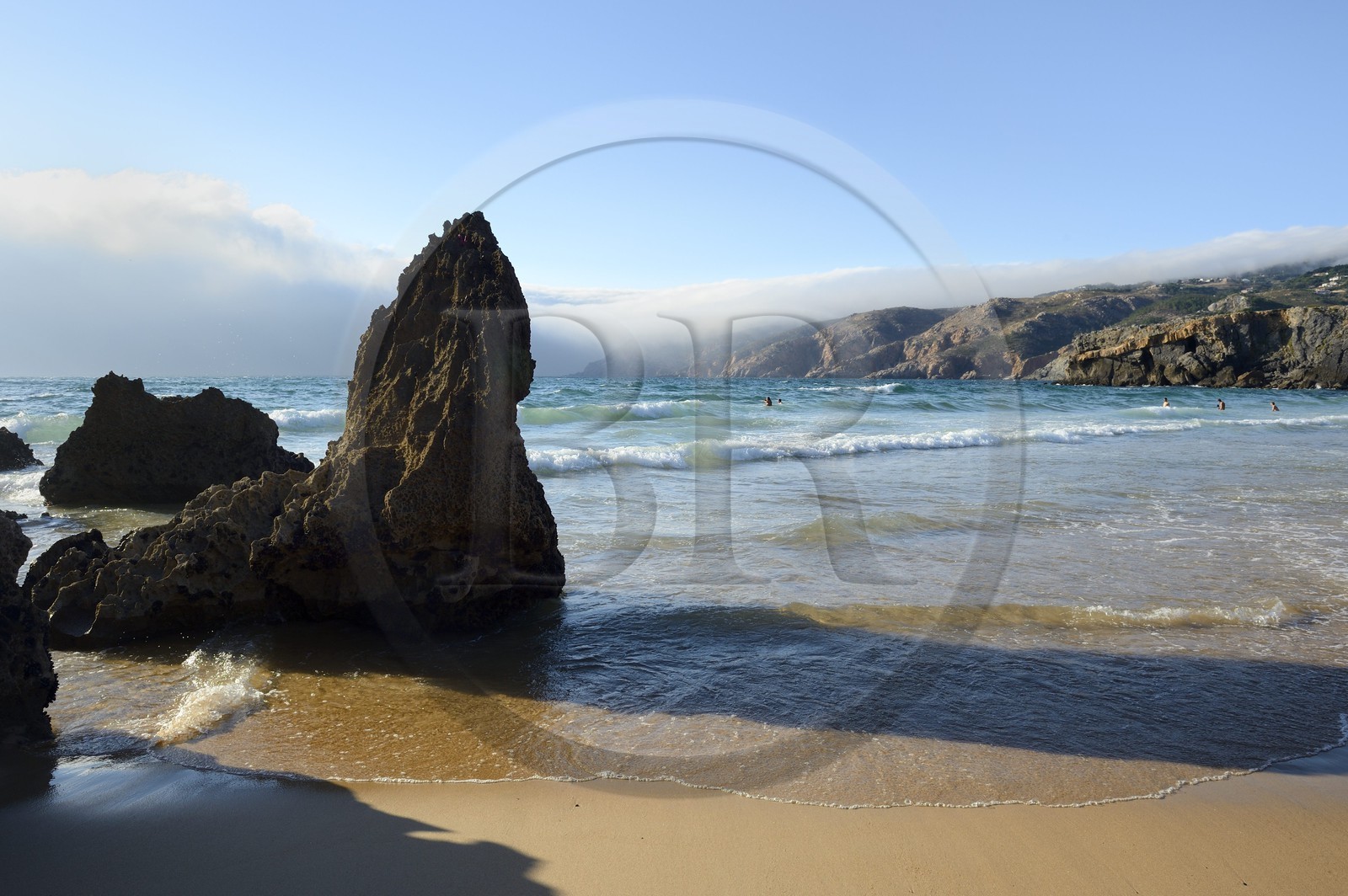 Portugal, région de Lisbonne, Cascais, petite plage sauvage de Abano au nord de la plage de Guincho sur la côte d'Estoril
