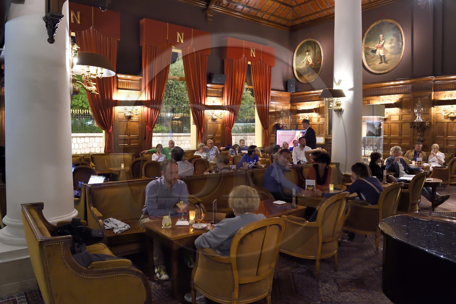 France, Alpes-Maritimes (06), Nice, le bar de l'hotel Negresco