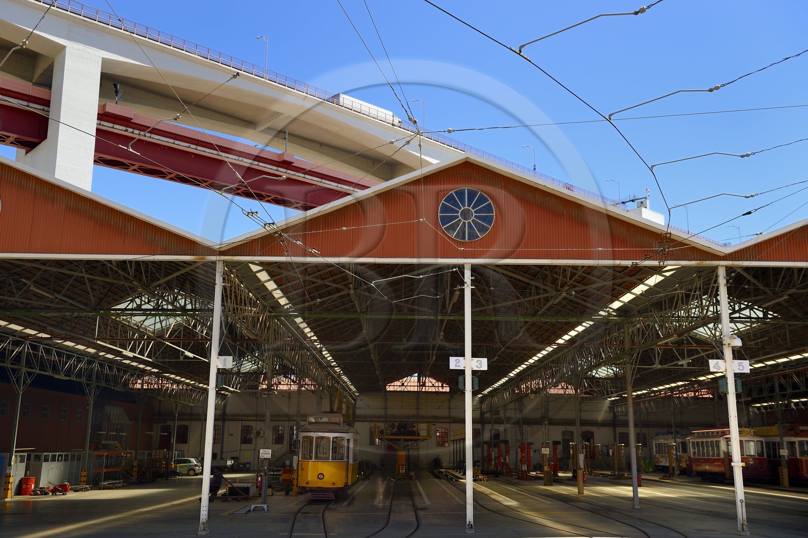 Portugal, Lisbonne, quartier de Alcantara, le Santo Amaro Depot qui abrite tous les tramways de Lisbonne