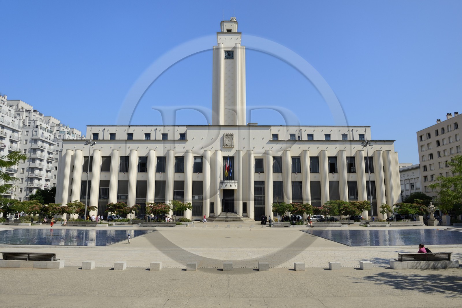 France, Rhône (69), Villeurbanne, ensemble architectural des gratte-ciel construit de 1927 à 1934, l’hôtel de Ville sur la place Lazare Goujon