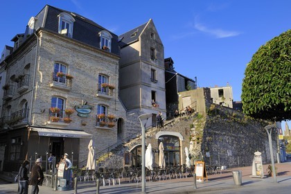 France, Seine-Maritime (76), Dieppe, quartier du Bout du Quai, vestiges de la Tour aux Crabes sur le quai Henri IV