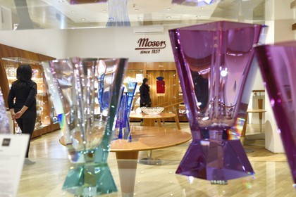 République Tchèque, Prague, Nove Mesto, la cristallerie Moser, vase en cristal de Bohême