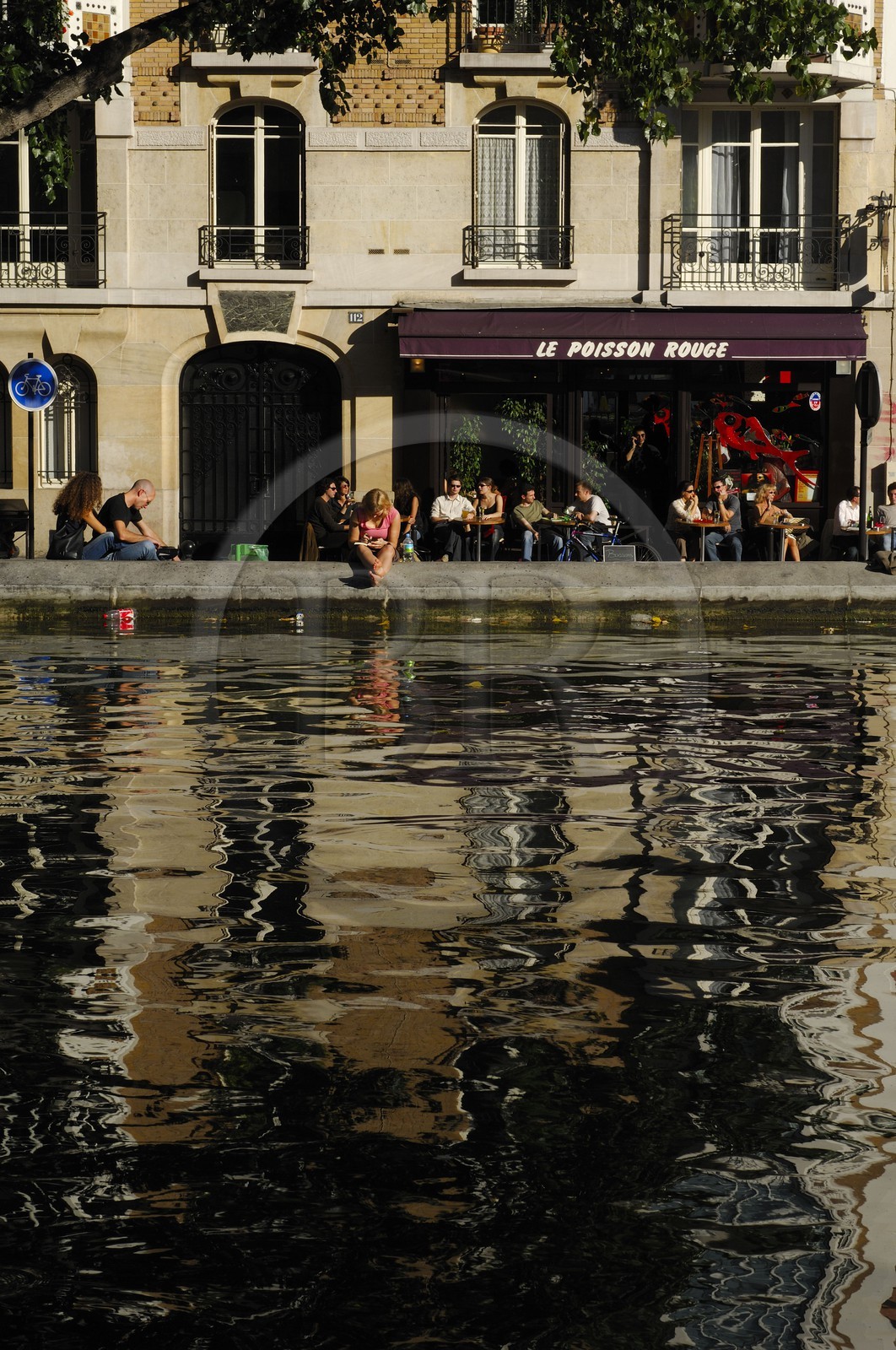 France, Paris, canal Saint-Martin, bistro on the quai de Jemmapes