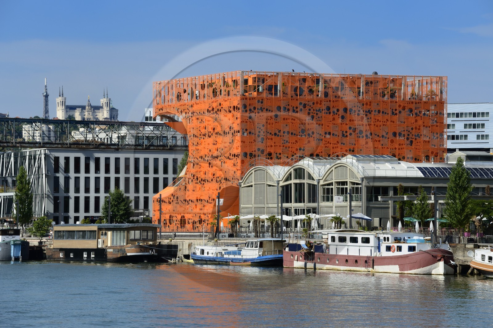 France, Rhône (69), Lyon, nouveau quartier de La Confluence au sud de la Presqu'île, Quai Rambaud, le Cube Orange imaginé par les architectes Dominique Jakob et Brendan MacFarlane