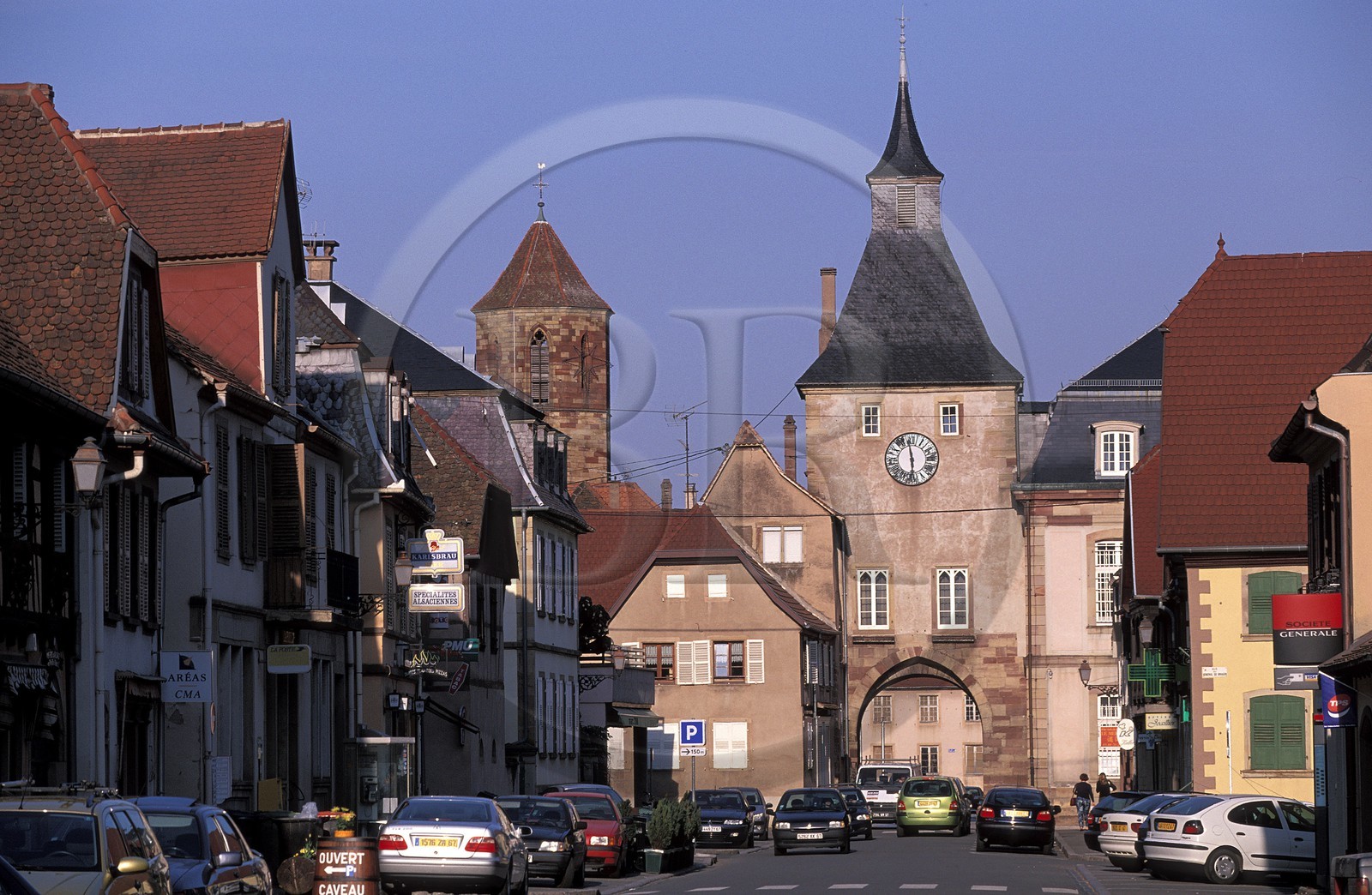 France, Bas-Rhin (67), village de Rosheim, la porte du lion, rue du Général de Gaulle