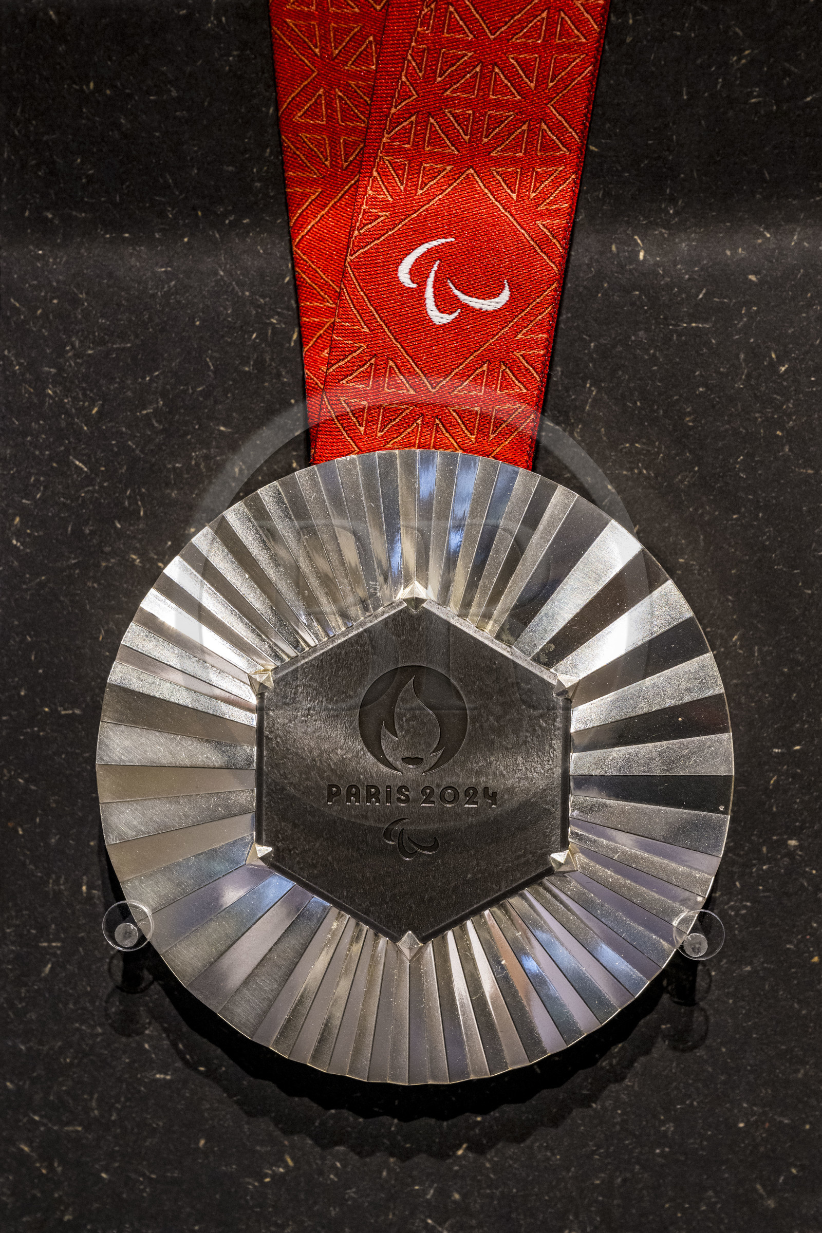 France, Paris (75), le musée de la Monnaie de Paris, médaille d'Or des Jeux Olympiques 2024 fabriquée par la Monnaie de Paris