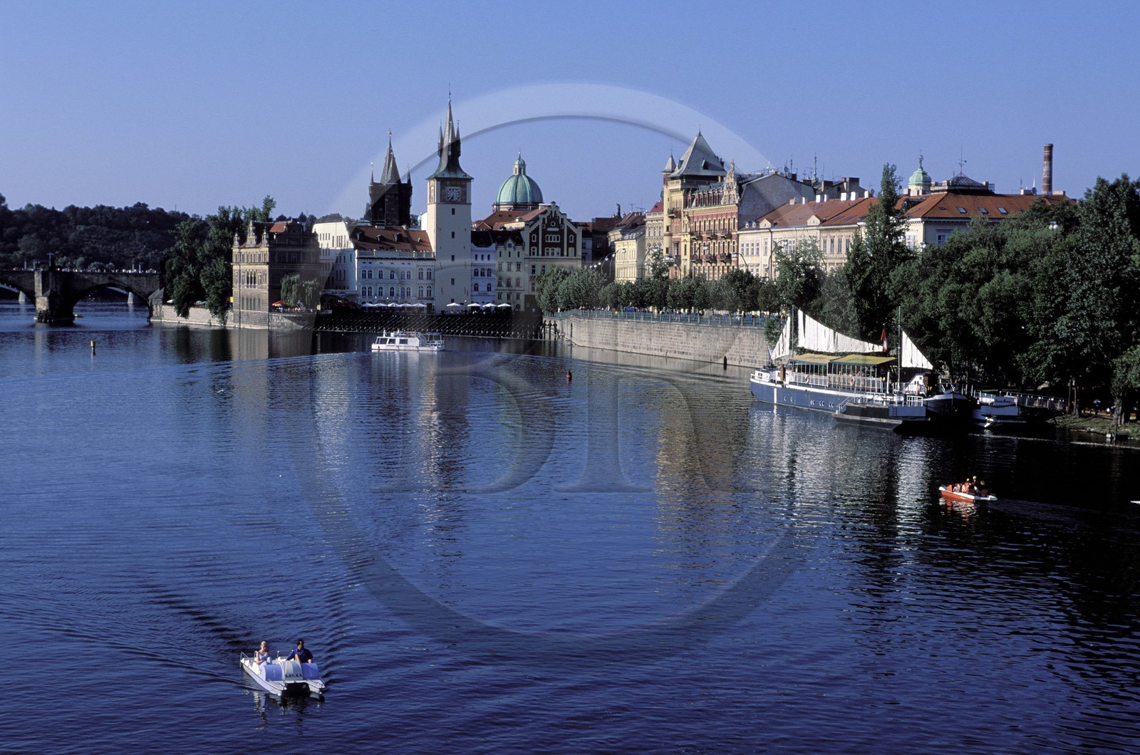 République Tchèque, Prague, Staré Mesto, la Vltava aux abords du Pont Charles