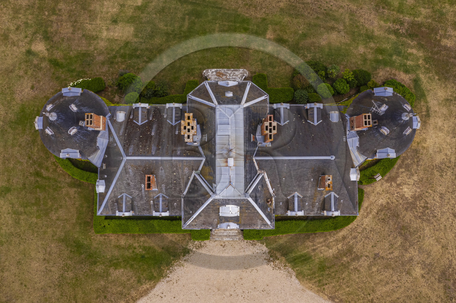France, Allier (03), ancienne province du Bourbonnais, Besson, chateau du Nouveau- Bostz appartenant au Prince Charles Henri de Lobkowicz descendant des Bourbon-Parme (vue aérienne)