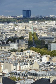 France, Paris (75), la colonne de Juillet sur la place de la Bastille et les arbres du cimetière du Père Lachaise en arrière plan