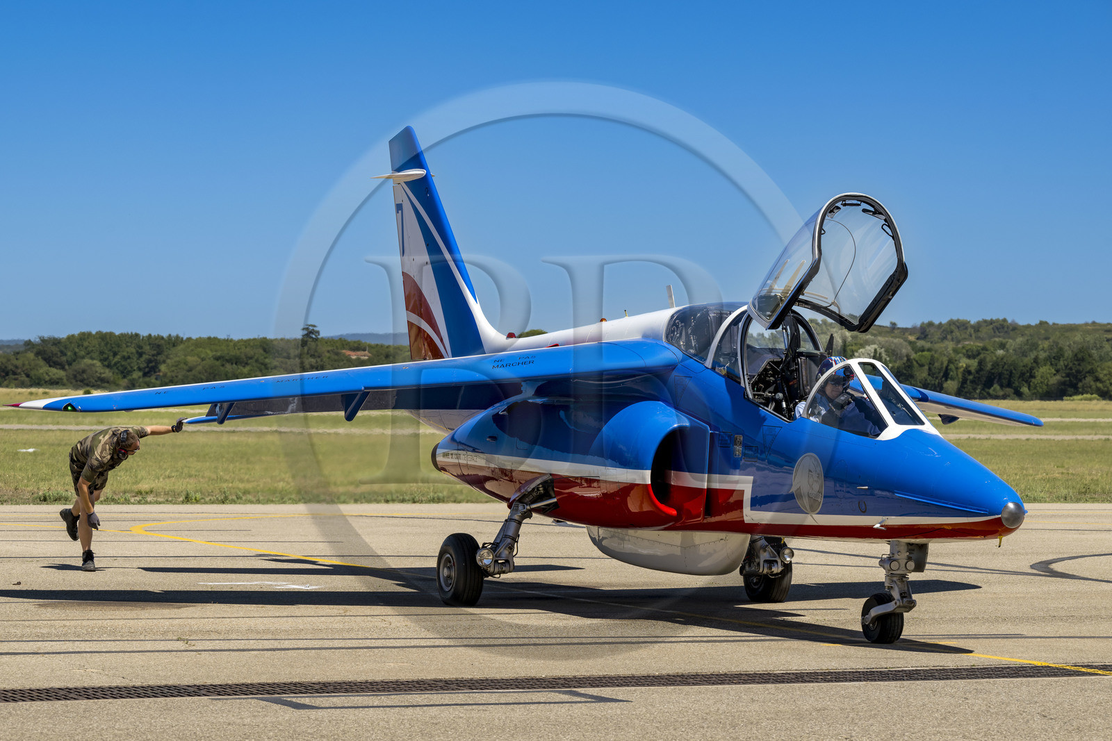 France, Bouches du Rhone, Salon de Provence, air base 701, base of the Patrouille de France (PAF for Patrouille acrobatique de France) of the French Air and Space Force, final preparations for the pilot and his mechanic before the flight on board the Alphajet aircraft