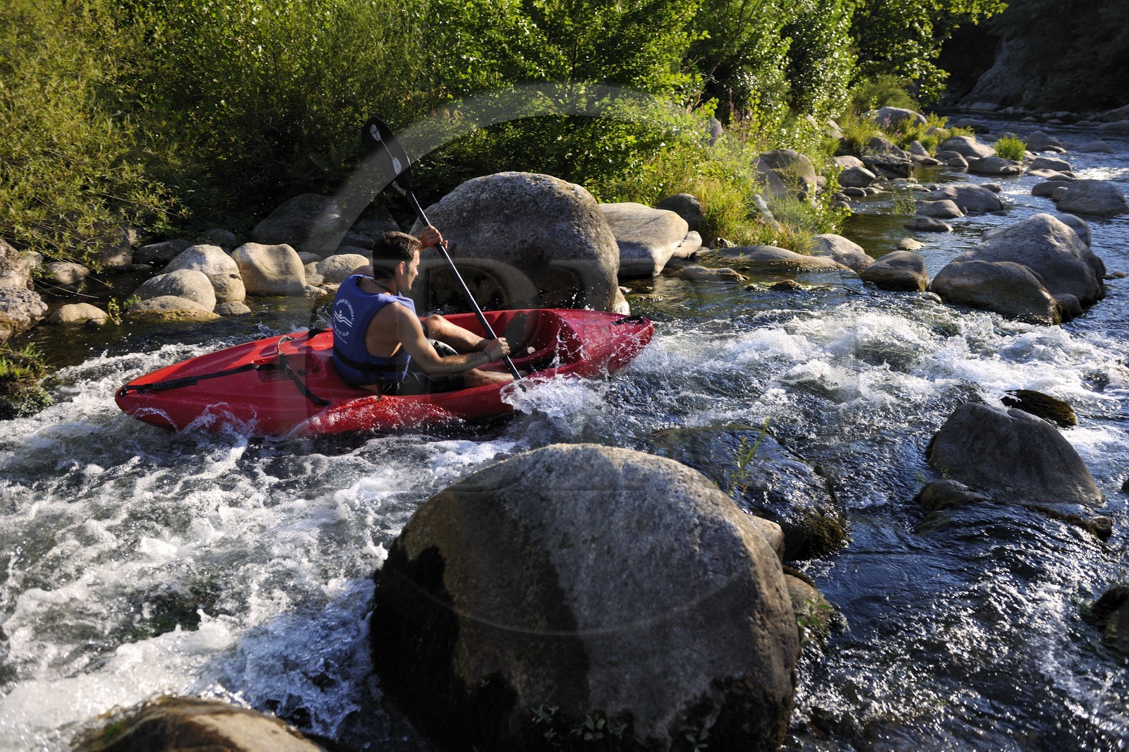 France, Herault, Orb valley, kayaking the river Orb at the moulin de Travassac next to Mons la Trivalle, Sylvain Cathala from Ateliers Rivière Randonnees